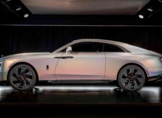 Rolls-Royce Spectre Lunaflair: Rainbow Holographic Paint Inspired by Moon’s Halo news-01102024-052839