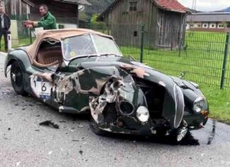 Driver Causes Accident with Vintage 1948 Jaguar Mille Miglia Car news-01102024-222946
