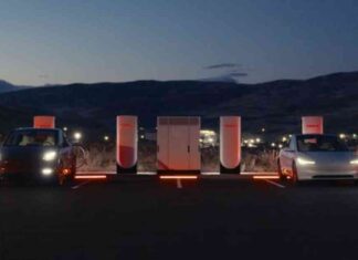 Tesla Unveils Fourth-Generation Supercharger Cabinet for 2022 news-19112024-034002