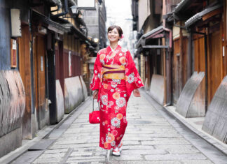 Kimonos Are Back—And They’re More Stylish Than Ever kimono, kimono dress, kimono robe, kimonos, japanese kimono, kimono party