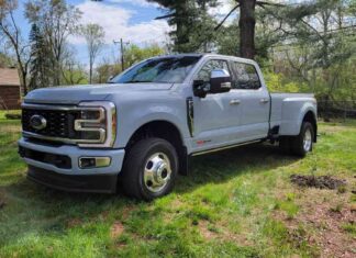 2025-ford-f-350-platinum-plus-a-comprehensive-review